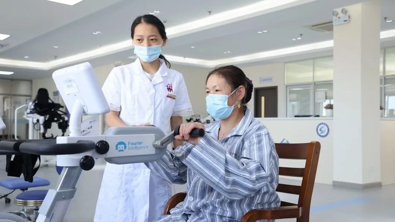 小型养老公寓护理人员配置：如何确保服务质量**