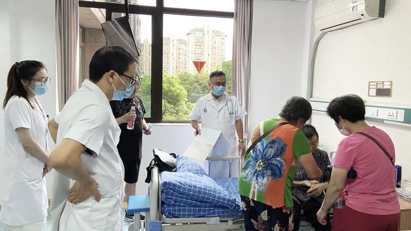 多功能陪护床与折叠床：参数对比解析