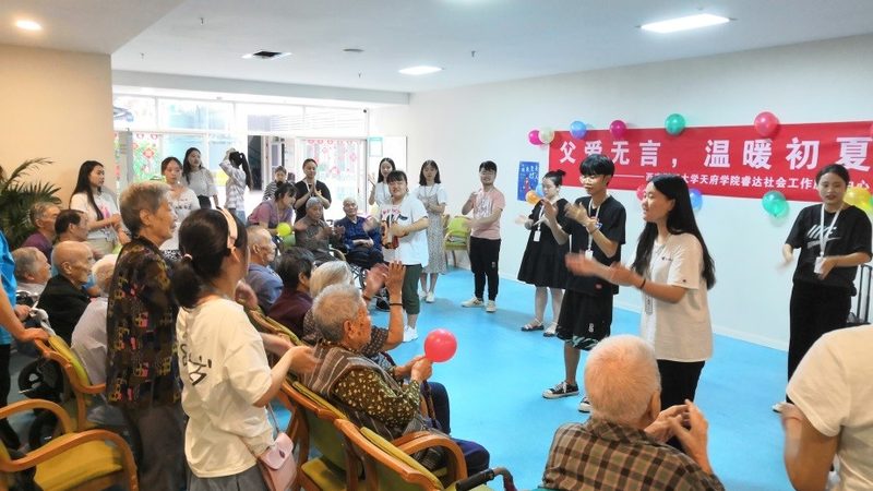 社区日间照料中心：收费标准背后的考量因素**